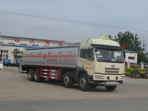 260马力 8×4 运油车(CLW5310GYYC3)