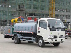 102马力 4×2 绿化喷洒车(CLW5060GPS3)