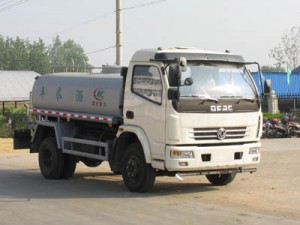 109马力 4×2 洒水车(CLW5082GSS3)