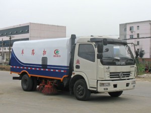 140马力 4×2 扫路车(CLW5090TSL3)