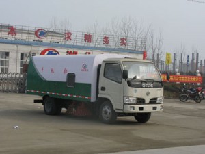 107马力 4×2 扫路车(CLW5061TSL3)