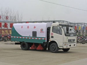 120马力 4×2 扫路车(CLW5080TSL3)