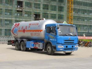 220马力 6×4 液化气体运输车(CLW5250GYQ)