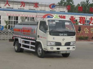 107马力 4×2 化工液体运输车(CLW5060GHY3)