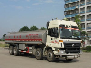 310马力 8×4 化工液体运输车(CLW5310GHYB3)