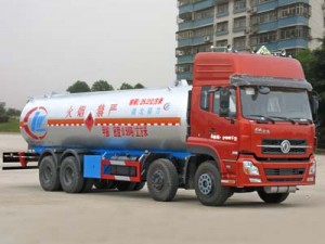 290马力 8×4 化工液体运输车(CLW5313GHY3)